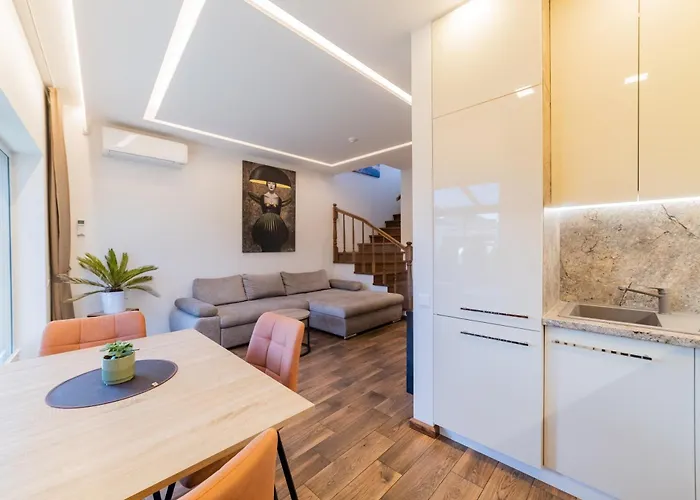 Kotedzas Kunigiskiuose Su Terasa 아파트