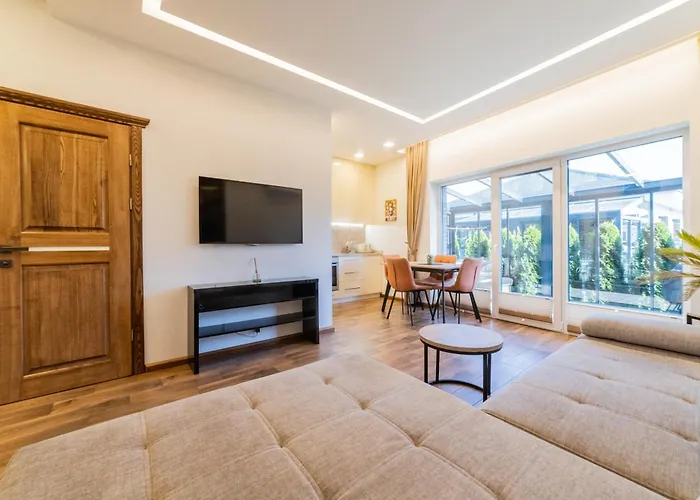 Kotedzas Kunigiskiuose Su Terasa * Παλάγκα