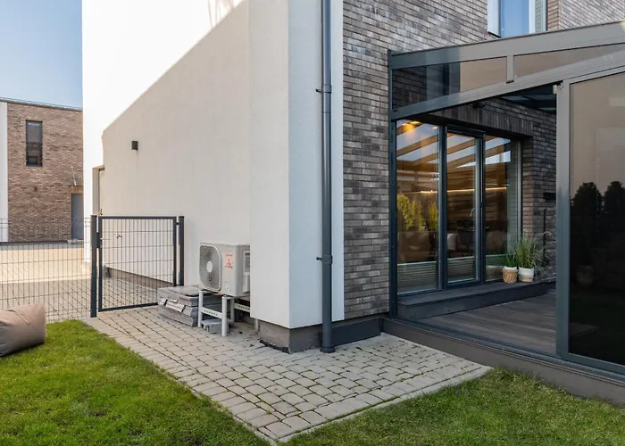 Kotedzas Kunigiskiuose Su Terasa * Παλάγκα